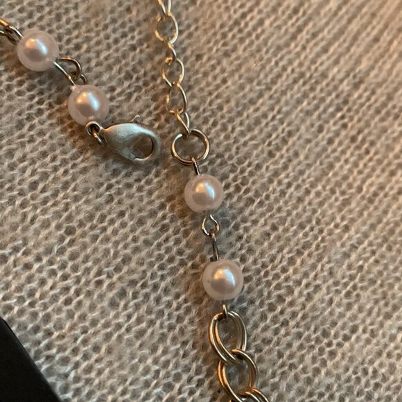 Trio Necklace Bracelet & Earrings - silver tone crowns white pearls - Picture 10 of 13